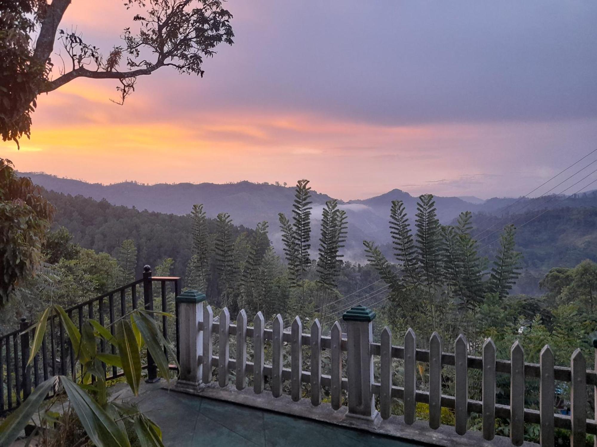 Himansa Homestay Ella Esterno foto